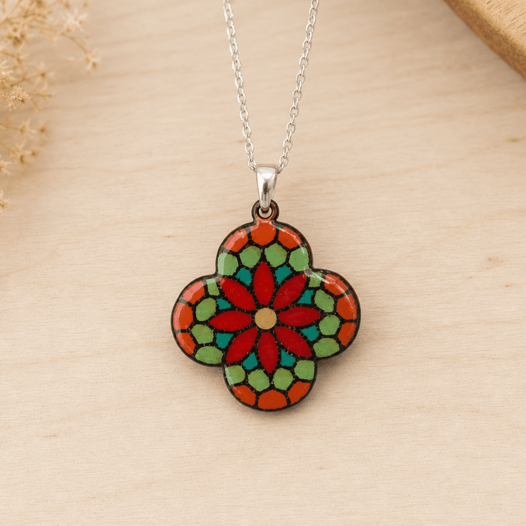 Collar quatrefoil floral — Bisutería artesanal de El Rincón de Marfil